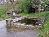 Fuente, abrevadero y lavadero junto a la Iglesia de Delika