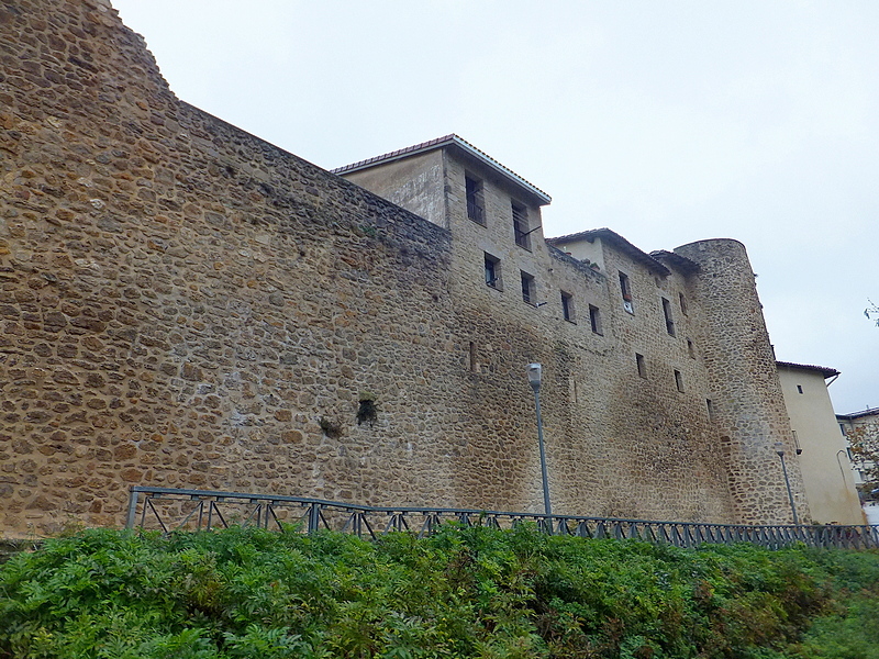 Muralla urbana de Antoñana