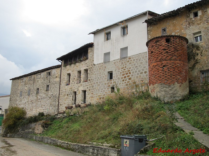 Muralla urbana de Kontrasta