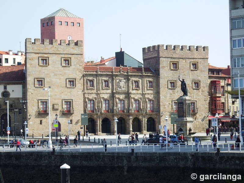 Palacio fortificado de Revillagigedo