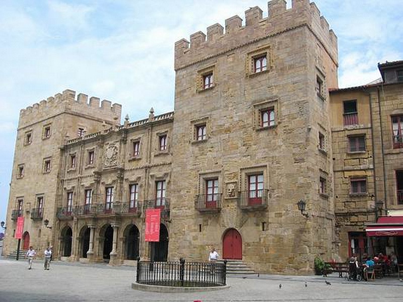 Palacio fortificado de Revillagigedo