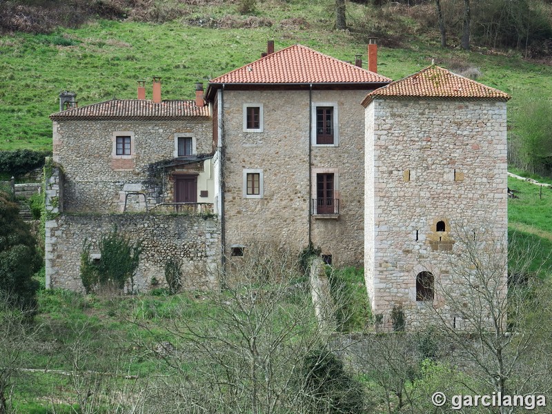 Torre y palacio de los Ferrera