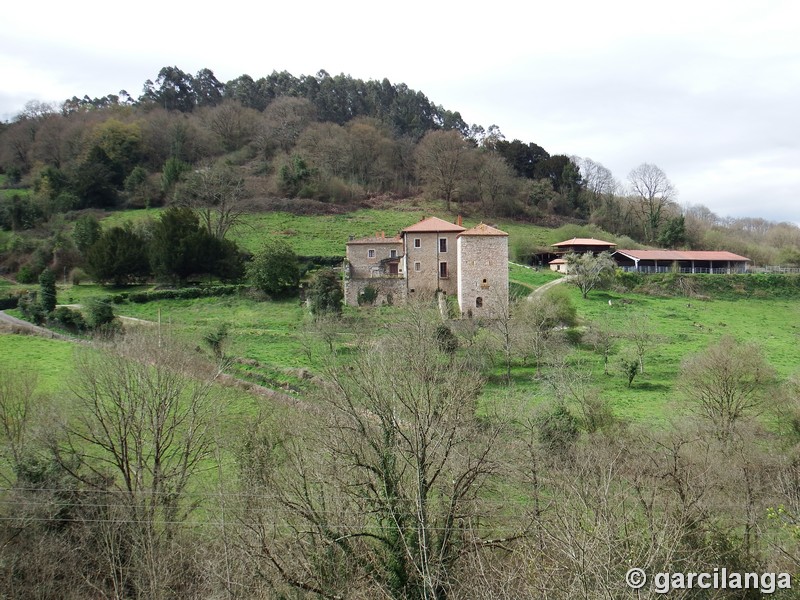 Torre y palacio de los Ferrera