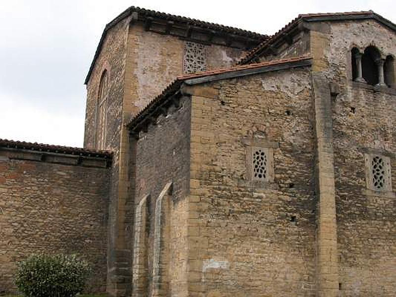 Iglesia de San Julián de los Prados