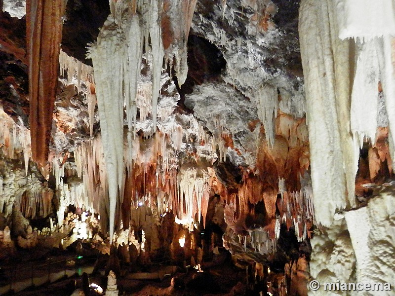 Cuevas del Cerro del Águila