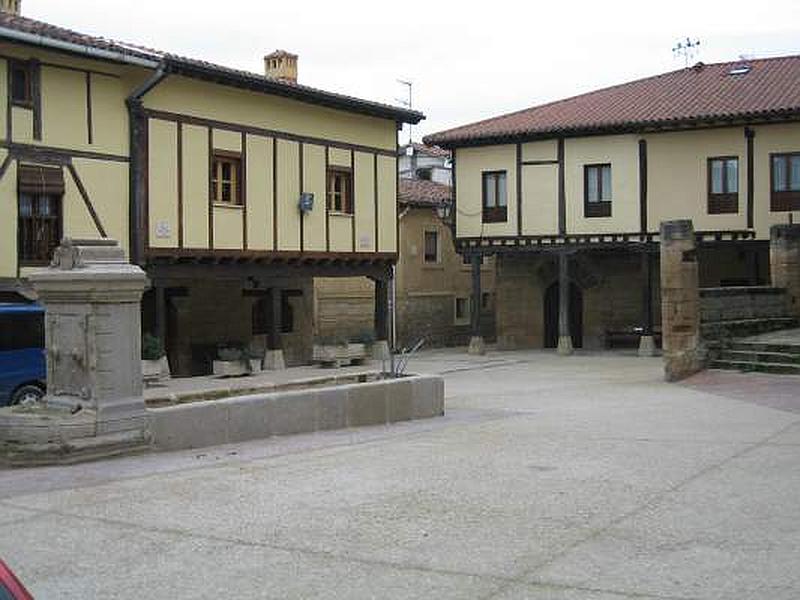 Plaza porticada de Santa Gadea del Cid