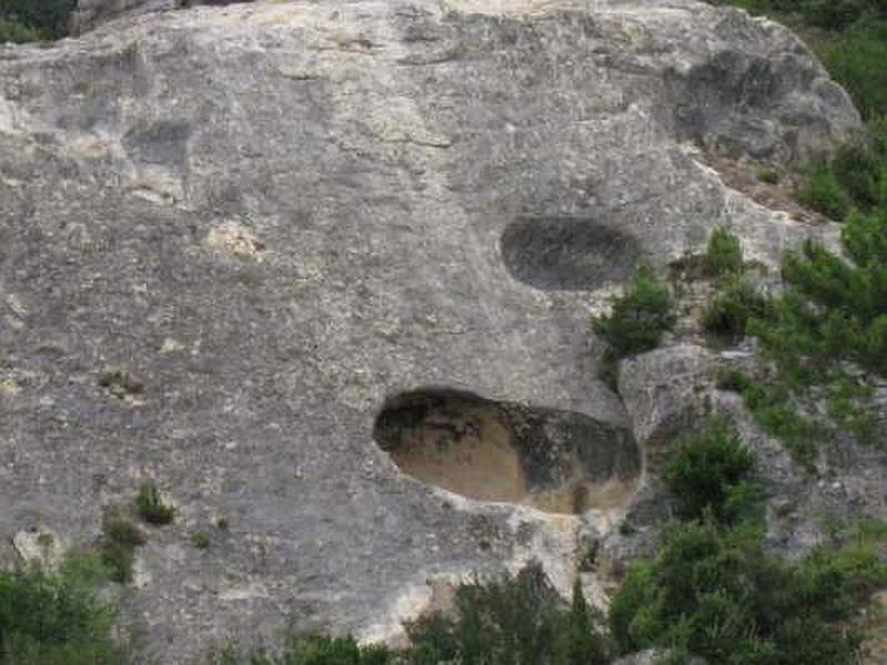 Necrópolis de la Peña del Mazo