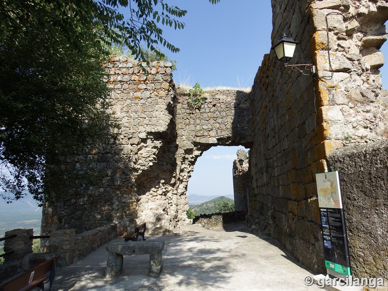 Castillo de Santibáñez el Alto