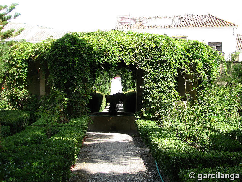 Jardín renacentista del palacio de los Rivera