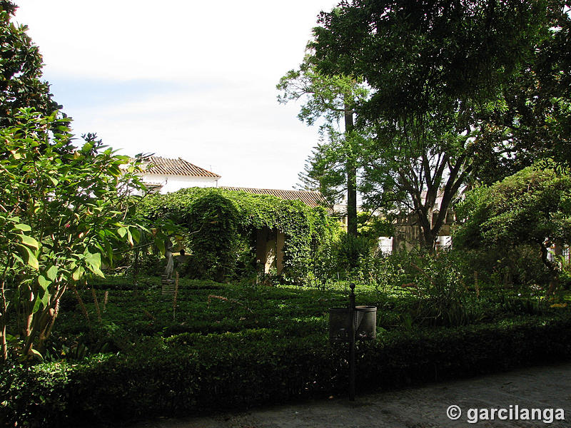 Jardín renacentista del palacio de los Rivera