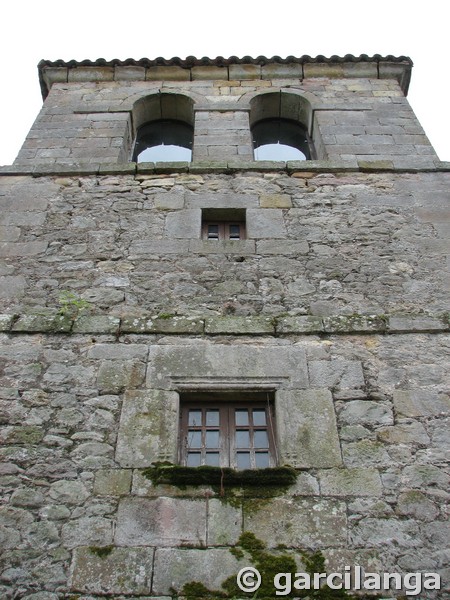 Torre de la antigua iglesia de Ibio