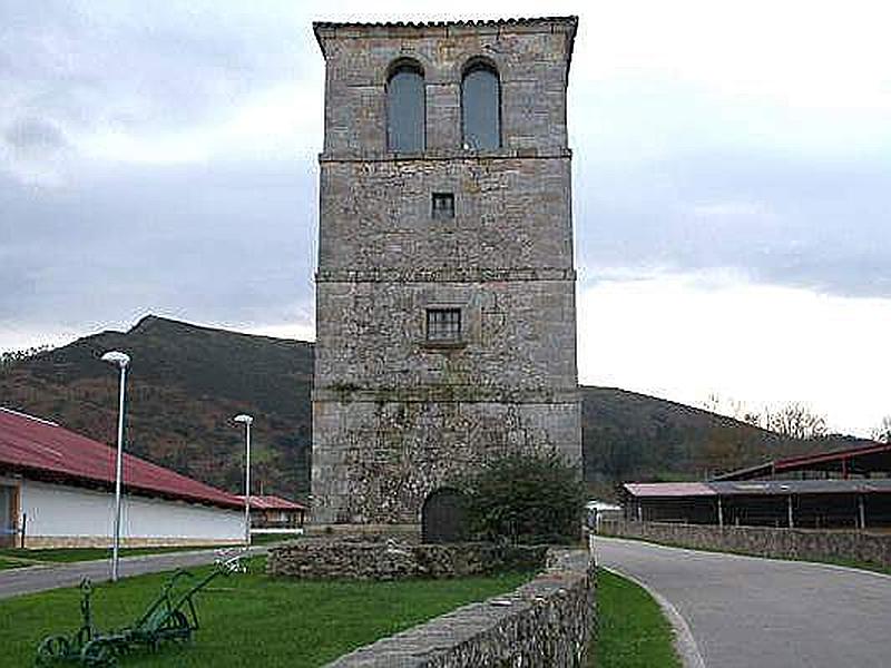 Torre de la antigua iglesia de Ibio