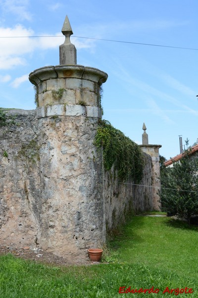 Casa de Cuetos y Torre de Sobremazas