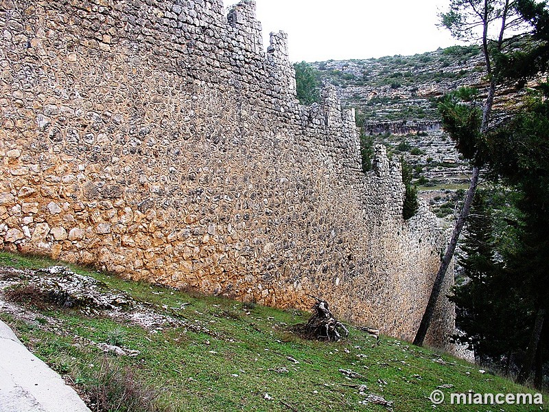 Muralla urbana de Alarcón