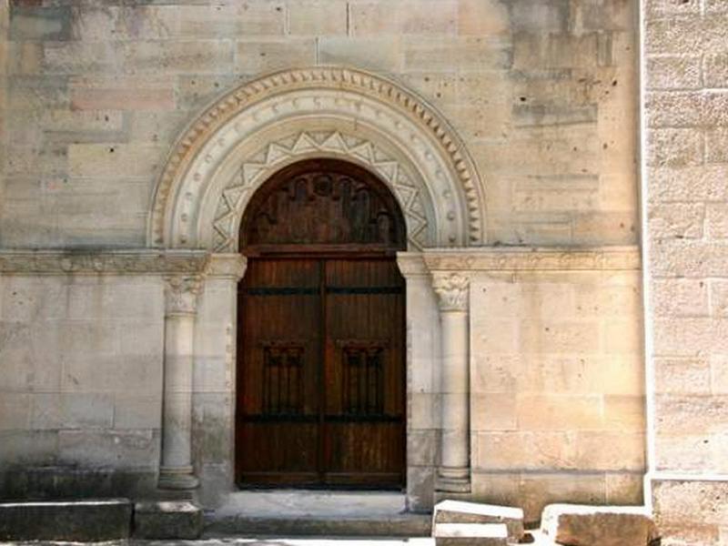 Iglesia neorrománica de Molinos de Papel