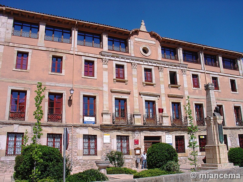 Monumento a Felix Arenas