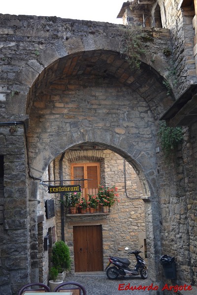 Muralla urbana de Aínsa