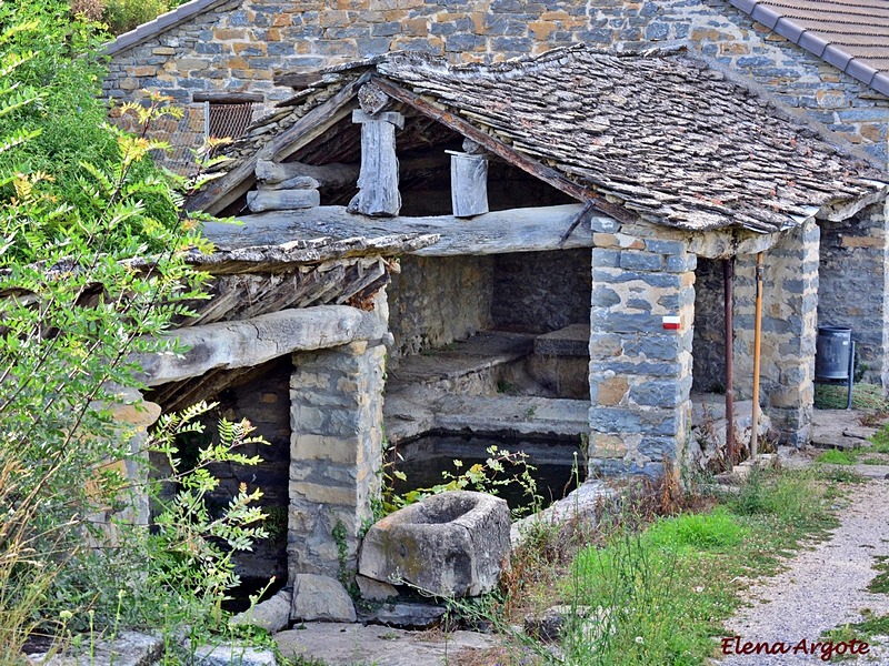 Fuente-abrevadero-lavadero de Arcusa