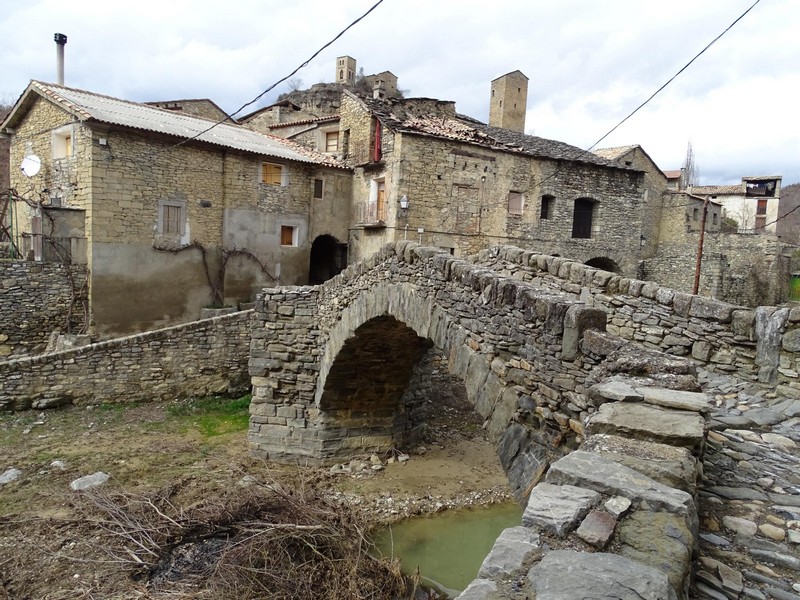 Puente medieval de Montañana