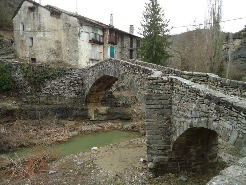 Puente medieval de Montañana