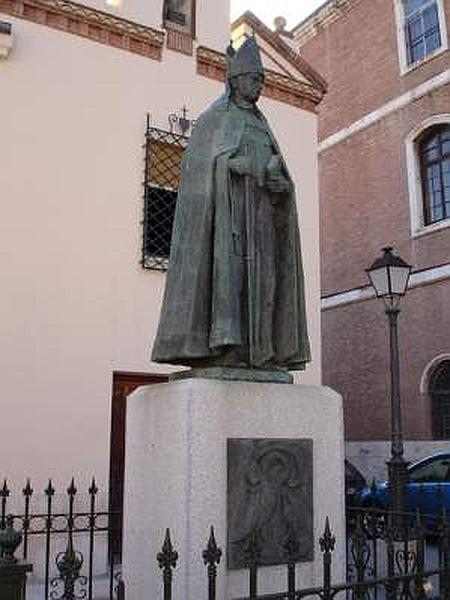 Monumento al Arzobispo Alfonso Carrillo de Acuña