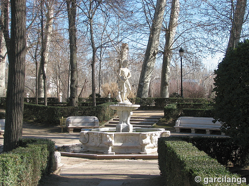 Fuente de Apolo en el Jardín de la Isla