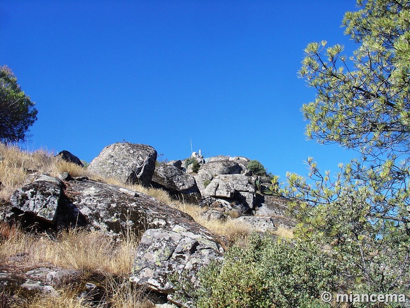 Recinto murado de Peña Muñana