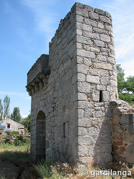 Iglesia fortificada de Navalquejigo