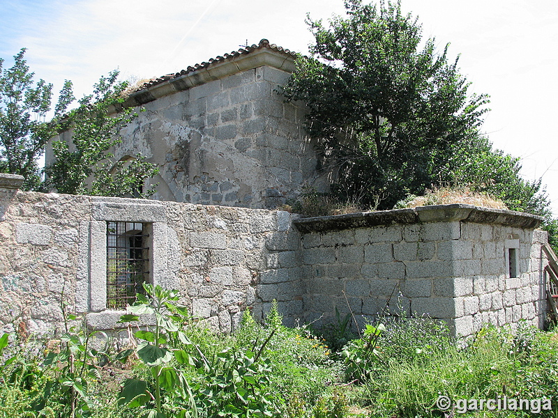 Iglesia fortificada de Navalquejigo