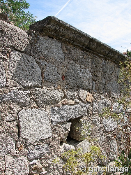 Iglesia fortificada de Navalquejigo