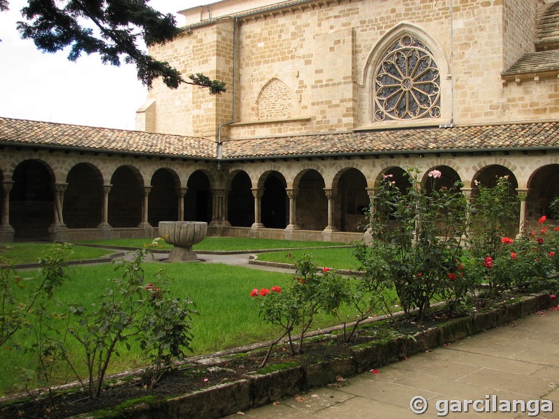 Iglesia fortificada de San Pedro de la Rúa