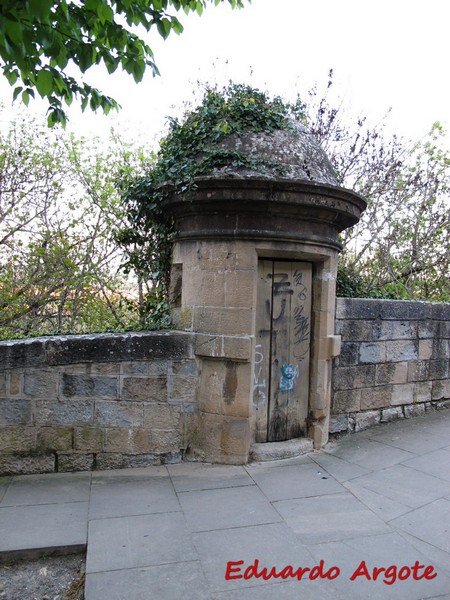 Muralla abaluartada de Pamplona