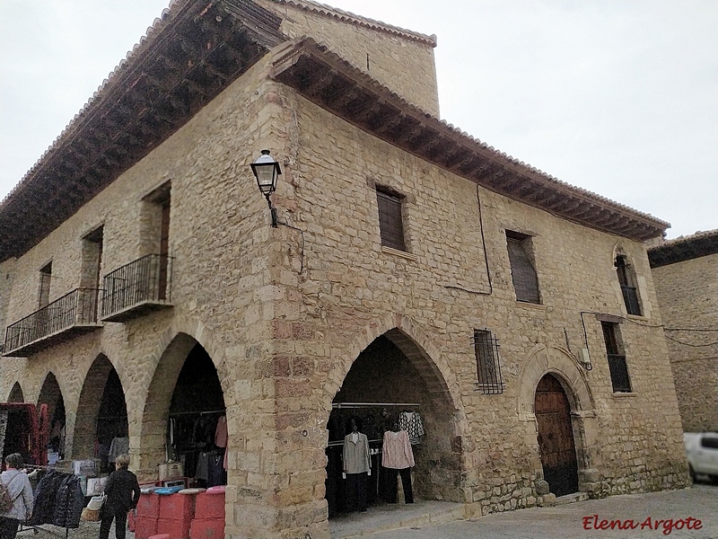 Plaza porticada de Cantavieja