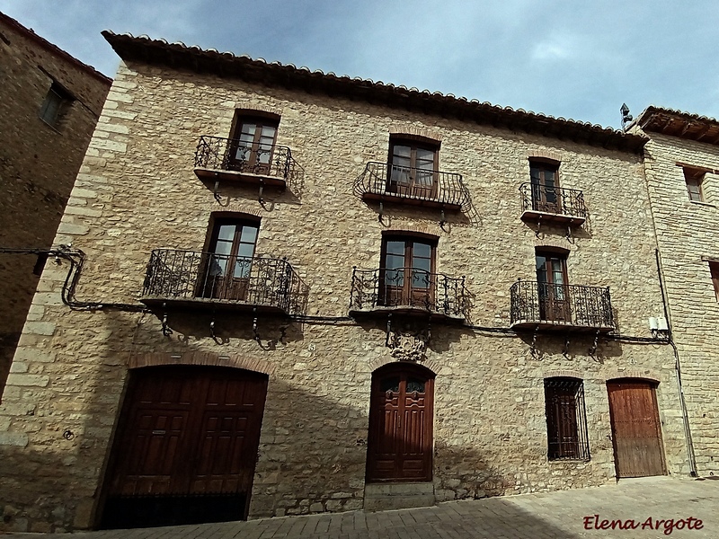 Plaza porticada de Cantavieja