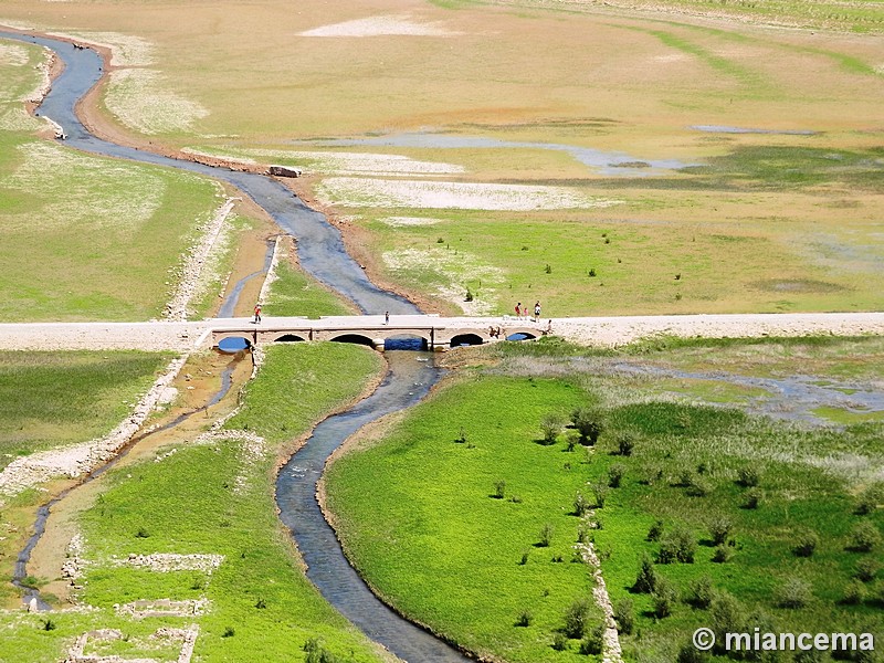 Puente sobre el Río Piedra