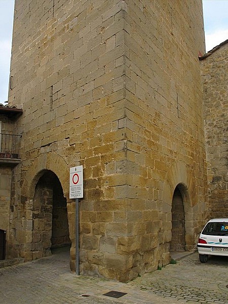 Torre puerta de la Reina